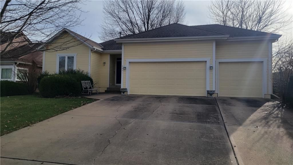 8431 W 156th Terrace, Overland Park, KS 66223