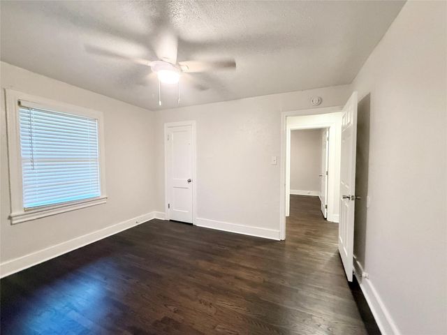 119 Oak Drive, Lake Jackson, TX 77566