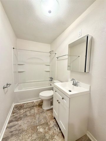 119 Oak Drive, Lake Jackson, TX 77566
