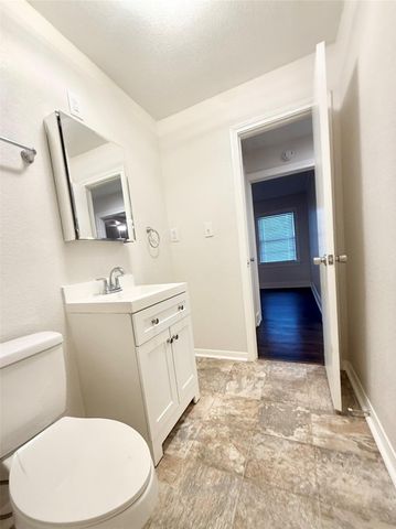 119 Oak Drive, Lake Jackson, TX 77566