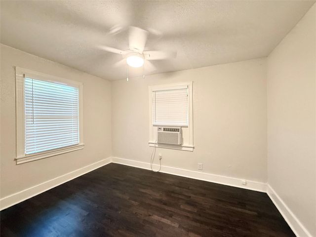 119 Oak Drive, Lake Jackson, TX 77566