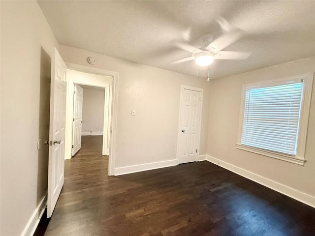 119 Oak Drive, Lake Jackson, TX 77566