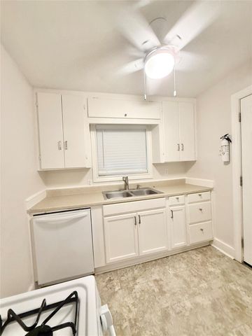 119 Oak Drive, Lake Jackson, TX 77566