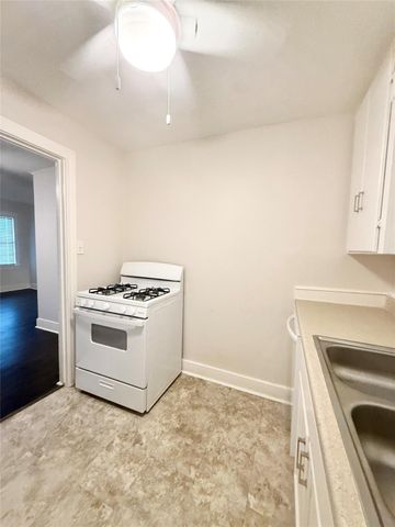 119 Oak Drive, Lake Jackson, TX 77566