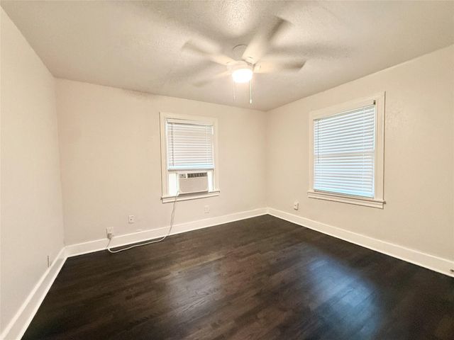 119 Oak Drive, Lake Jackson, TX 77566