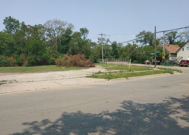 709 E Henry Street, Joliet, IL 60433