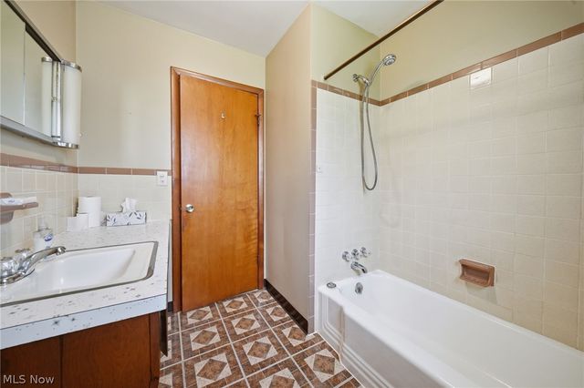 1471 Debra Drive, Ashtabula, OH 44004