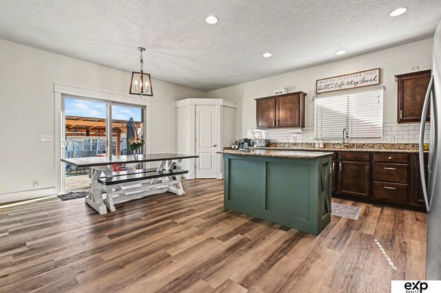 8707 S 68th Street, Papillion, NE 68133