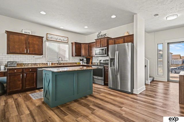 8707 S 68th Street, Papillion, NE 68133