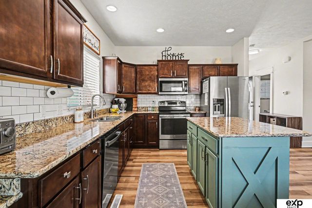 8707 S 68th Street, Papillion, NE 68133