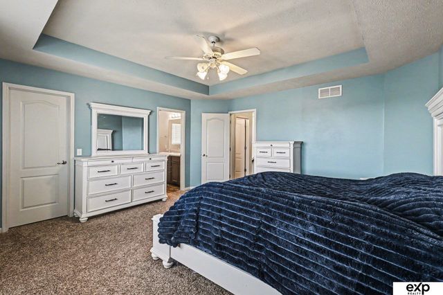 8707 S 68th Street, Papillion, NE 68133