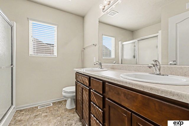 8707 S 68th Street, Papillion, NE 68133