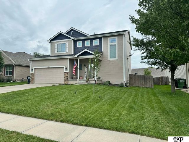 8707 S 68th Street, Papillion, NE 68133
