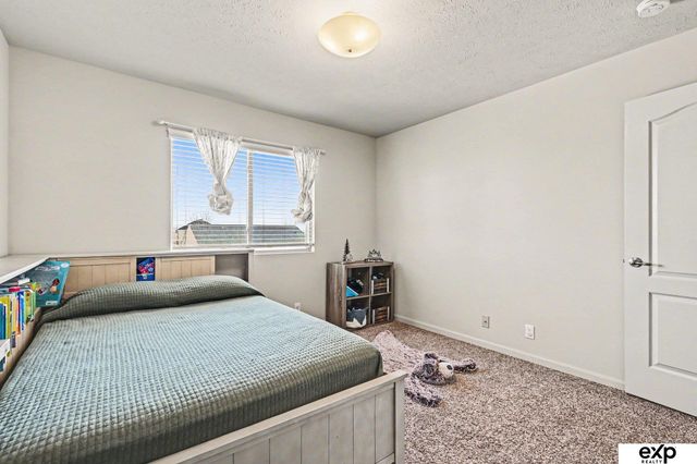 8707 S 68th Street, Papillion, NE 68133