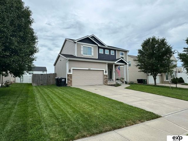 8707 S 68th Street, Papillion, NE 68133