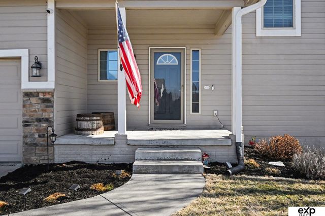 8707 S 68th Street, Papillion, NE 68133