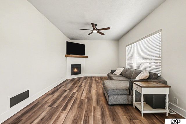 8707 S 68th Street, Papillion, NE 68133