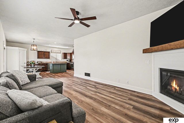 8707 S 68th Street, Papillion, NE 68133