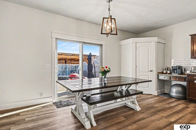 8707 S 68th Street, Papillion, NE 68133