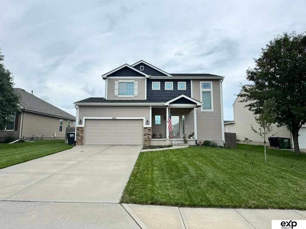 8707 S 68th Street, Papillion, NE 68133