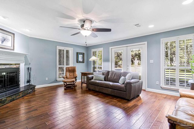 5144 Soundside Dr, Gulf Breeze, FL 32563