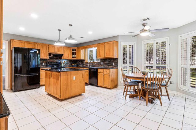 5144 Soundside Dr, Gulf Breeze, FL 32563