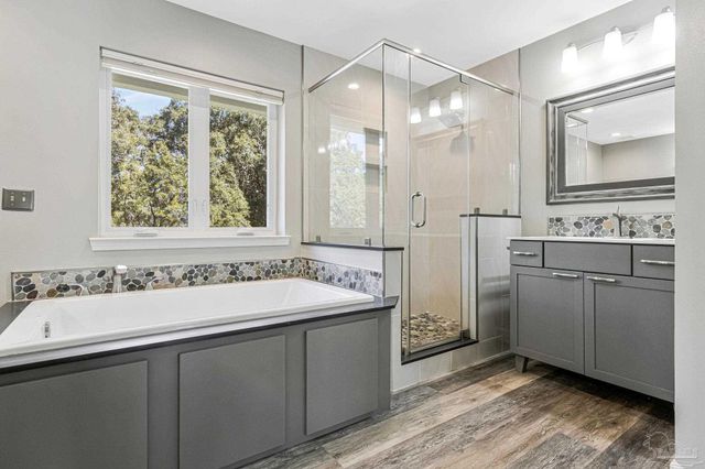 5144 Soundside Dr, Gulf Breeze, FL 32563