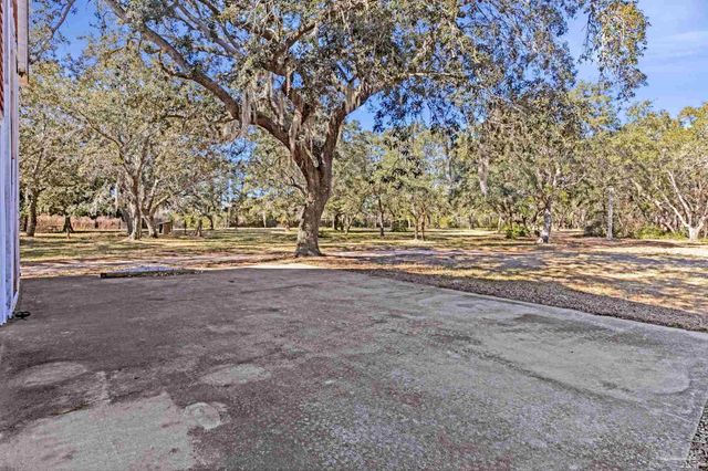 5144 Soundside Dr, Gulf Breeze, FL 32563