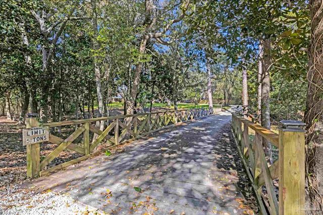5144 Soundside Dr, Gulf Breeze, FL 32563