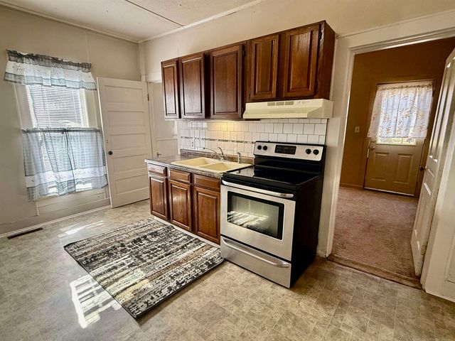 501 N Pine River Street, Ithaca, MI 48847