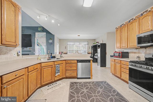 20 TOMASELLO DR, Millville, NJ 08332