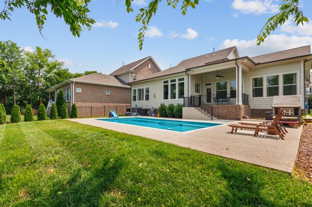 215 Catalina Way, Hendersonville, TN 37075