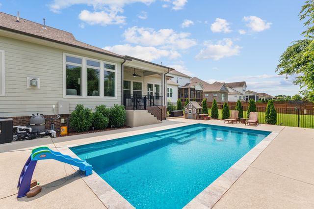215 Catalina Way, Hendersonville, TN 37075