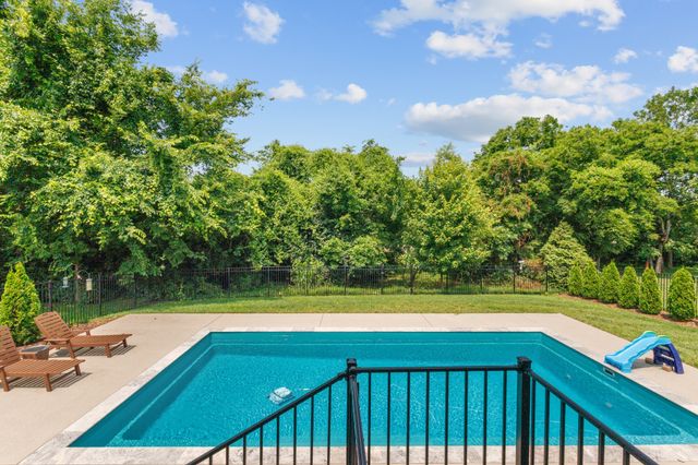 215 Catalina Way, Hendersonville, TN 37075