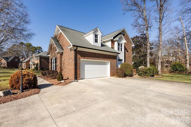 5901 Havencrest Court NW, Concord, NC 28027