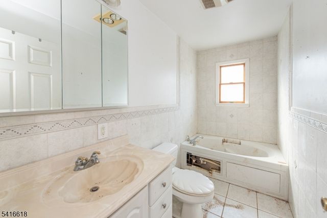 558 Beech St, Washington Twp., NJ 07676