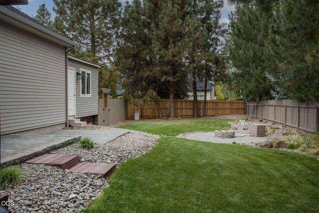 1044 SE Baywood Court, Bend, OR 97702
