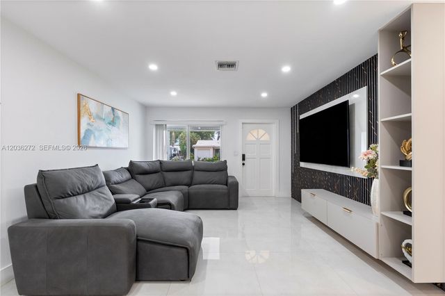 706 N 32nd Court, Hollywood, FL 33021