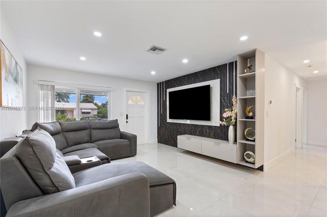706 N 32nd Court, Hollywood, FL 33021