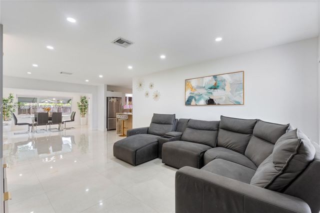 706 N 32nd Court, Hollywood, FL 33021