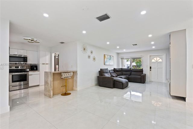 706 N 32nd Court, Hollywood, FL 33021
