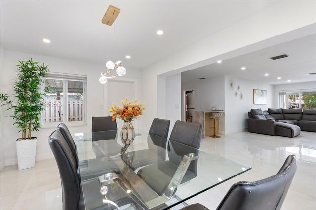 706 N 32nd Court, Hollywood, FL 33021