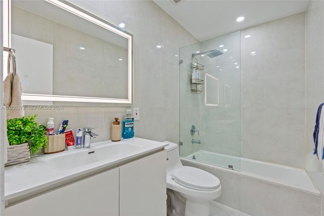 706 N 32nd Court, Hollywood, FL 33021