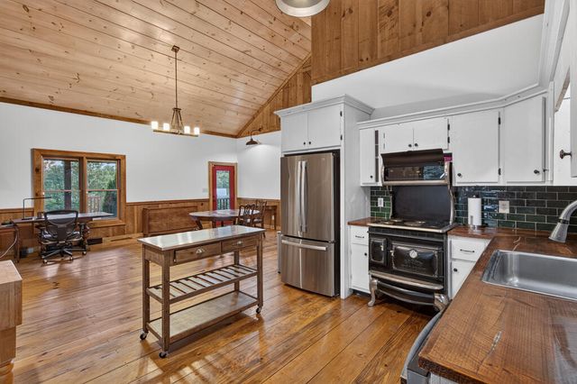 210 W Pierceville Road, Mccaysville, GA 30555