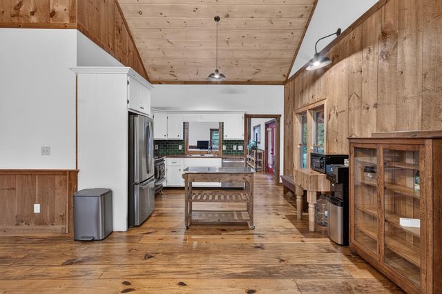 210 W Pierceville Road, Mccaysville, GA 30555