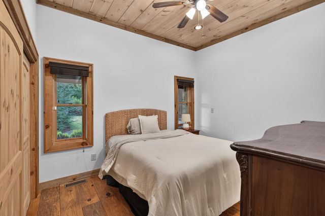 210 W Pierceville Road, Mccaysville, GA 30555