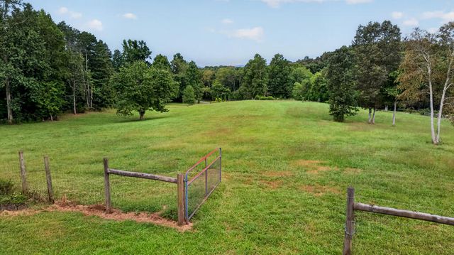 210 W Pierceville Road, Mccaysville, GA 30555