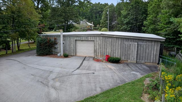 210 W Pierceville Road, Mccaysville, GA 30555
