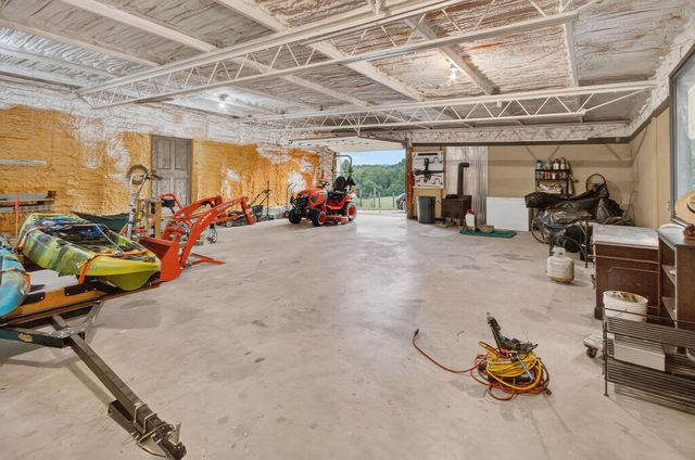 210 W Pierceville Road, Mccaysville, GA 30555