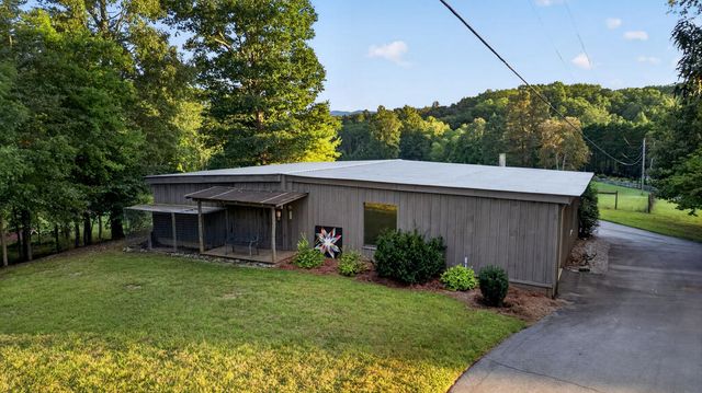 210 W Pierceville Road, Mccaysville, GA 30555